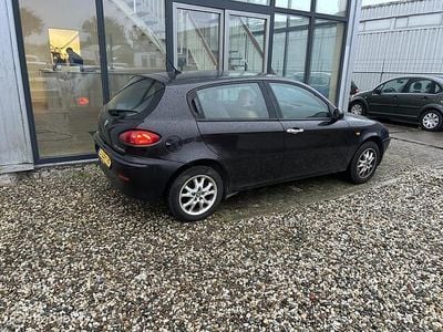 Paars Gebruikt 2002 Alfa Romeo 147 Distinctive Hatchback | € 750 (Eerlijke prijs)