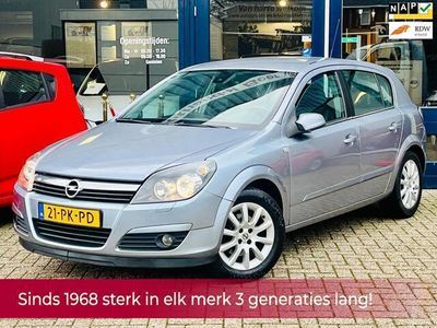 tweedehands Opel Astra 1.6 Cosmo 105PK 5 deurs! Airco l Cruise l TREKHAAK