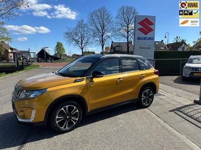 tweedehands Suzuki Vitara 1.4 Boosterjet Stijl // Trekhaak afneembaar // 1500 kilo trekgewicht // Twotone // PDC // Full led // Rijklaarprijs!