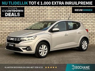 Gris moonstone (kqf) Gebruikt 2023 Dacia Sandero Expression Hatchback | € 15.945 (Eerlijke prijs)