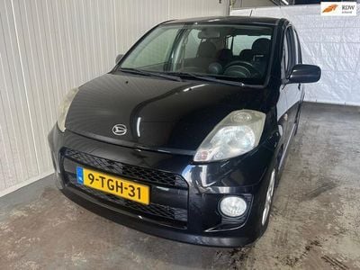 Zwart Gebruikt 2006 Daihatsu Sirion Hatchback | € 1.999 (Eerlijke prijs)