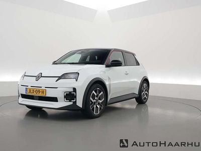 Wit (metallic) Nieuw 2025 Renault R5 Iconic Hatchback | € 32.900 (Eerlijke prijs)