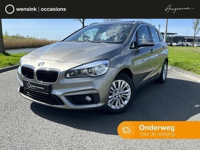 tweedehands BMW 220 2-SERIE Active Tourer i High Executive | CruiseControl | HUD | LED | Navigatie | PDC V + A | Panoramadak | El.e achterklep | Sportstoelen | Climate Control | Lederen bekleding |