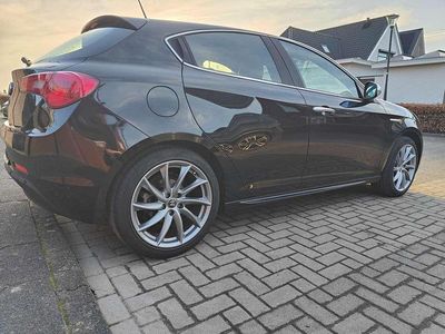 Zwart Occasion 2010 Alfa Romeo Giulietta Distinctive MPV | € 6.995 (Eerlijke prijs)