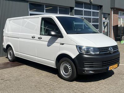 tweedehands VW Transporter 2.0 TDI L2H1 102pk Omvormer Airco Cruise control Trekhaak 2200kg trekgewicht Telefoonvoorbereiding Usb aansluiting 2-Persoons Parkeerhulp achter 1e eigenaar Euro 6 Bestel Bpm vrij