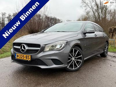 Grijs (metallic) Occasion 2015 Mercedes CLA180 Shooting Brake Ambition Stationwagen | € 15.950 (Duur)
