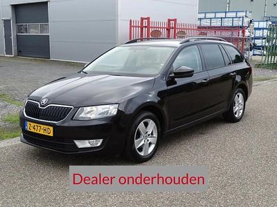 Zwart (metallic) Occasion 2014 Skoda Octavia Ambition Stationwagen | € 8.450 (Iets duurder)