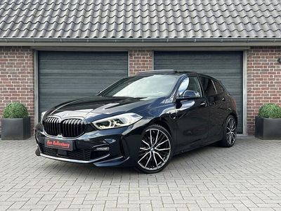 Zwart Gebruikt 2022 BMW 118 M Sport Hatchback | € 26.950 (Eerlijke prijs)