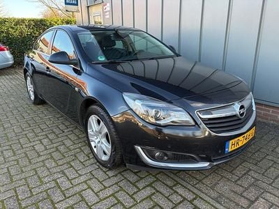 Zwart (metallic) Gebruikt 2015 Opel Insignia Business Sedan | € 6.950 (Eerlijke prijs)