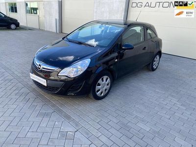 Zwart Occasion 2011 Opel Corsa Selection Hatchback | € 2.495 (Eerlijke prijs)