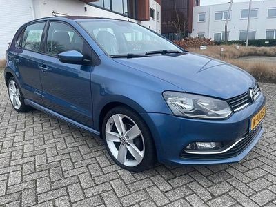 Blauw (metallic) Gebruikt 2016 VW Polo Comfortline Hatchback | € 6.950 (Goede deal)