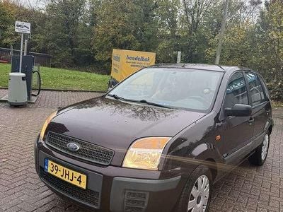 Paars Gebruikt 2009 Ford Fusion Cool & Sound Edition MPV | € 2.499 (Eerlijke prijs)