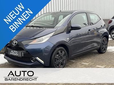 Blauw Occasion 2017 Toyota Aygo X-play Hatchback | € 10.495 (Goede deal)