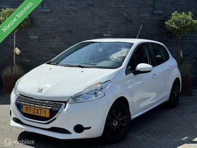 Wit Occasion 2013 Peugeot 208 Active Hatchback | € 5.995 (Eerlijke prijs)