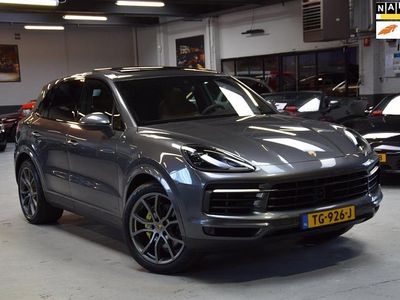 Grijs Occasion 2018 Porsche Cayenne SUV | € 49.800 (Eerlijke prijs)