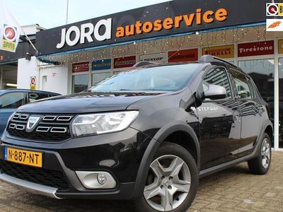 Zwart Occasion 2017 Dacia Sandero Lauréate Hatchback | € 7.490 (Eerlijke prijs)