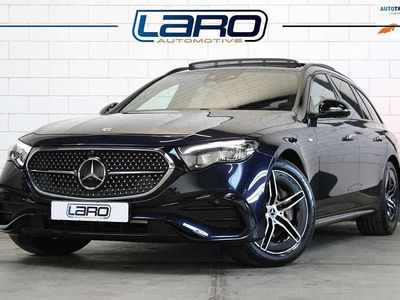 Blauw (metallic) Occasion 2025 Mercedes E300 AMG line Stationwagen | € 63.900 (Eerlijke prijs)