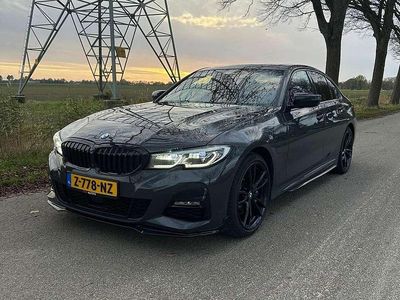 Grijs Gebruikt 2020 BMW 330 M Sport Sedan | € 32.875 (Eerlijke prijs)