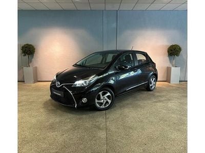 Zwart Gebruikt 2015 Toyota Yaris Hatchback | € 11.750 (Eerlijke prijs)