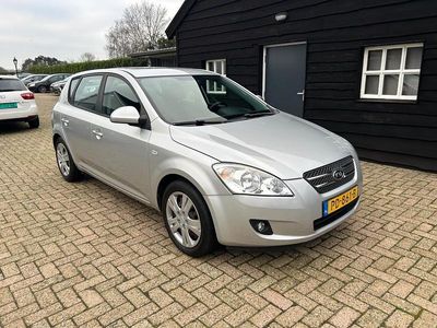 Occasion Kia Ceed 105 PK (77 kW) 2009 Grijs Hatchback