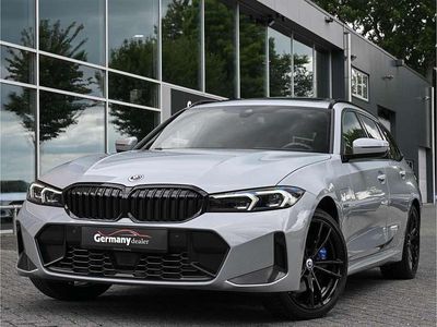 Grijs Gebruikt 2022 BMW 330e M Sport Stationwagen | € 43.649 (Duur)