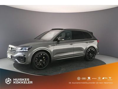 tweedehands VW Touareg R 3.0 TSI eHybrid 462pk Tiptronic Trekhaak, Panoramadak, Elektrische achterklep, Lederen bekleding, Head up display, Adaptive cruise control, Luchtvering, Achteruitrijcamera, Stoelverwarming, Parkeersensoren