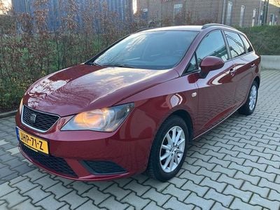 Rood (metallic) Gebruikt 2013 Seat Ibiza ST Reference Stationwagen | € 4.900 (Goede deal)
