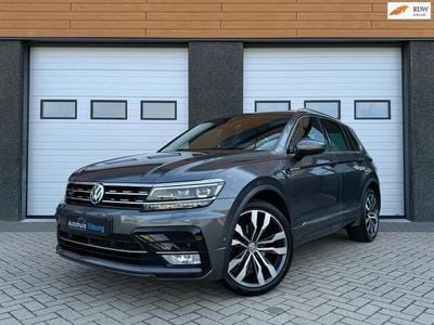 Grijs, metallic lak Gebruikt 2017 VW Tiguan R-line SUV | € 27.490 (Duur)