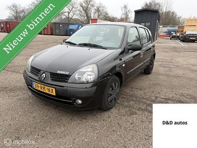 Zwart Occasion 2005 Renault Clio II Luxe Hatchback | € 1.850 (Goede deal)
