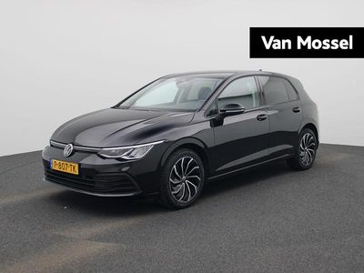 Occasion VW Golf VIII Life 131 PK (96 kW) 2022 Zwart Hatchback