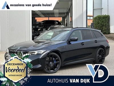 Zwart Gebruikt 2023 BMW 330e M Sport Stationwagen | € 39.750 (Eerlijke prijs)