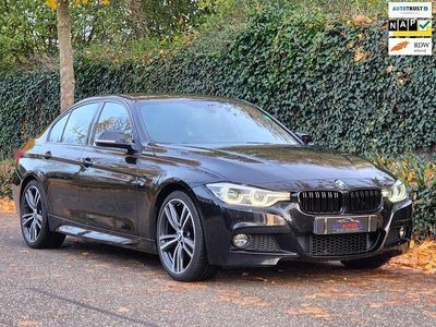 Zwart Gebruikt 2018 BMW 320 M Sport Sedan | € 19.999 (Eerlijke prijs)