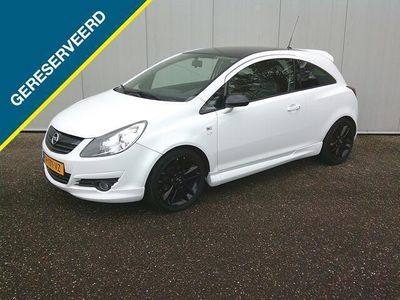 tweedehands Opel Corsa 1.4-16V Sport | Black & White | Limited Edition