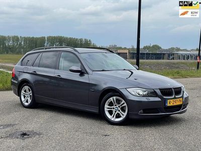 tweedehands BMW 318 3-SERIE Touring i Automaat/Xenon/Navi/Lmv/Nap/Boekjes