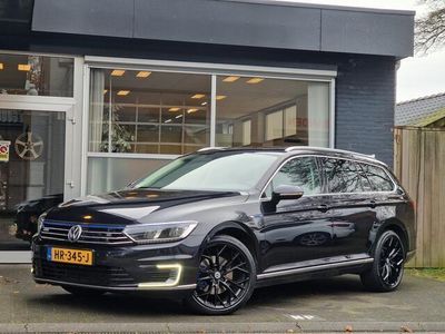 Occasion VW Passat Highline 157 PK (115 kW) 2015 Zwart, metallic lak Stationwagen