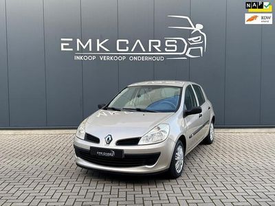 Beige Gebruikt 2007 Renault Clio II Dynamique Hatchback | € 1.749 (Eerlijke prijs)
