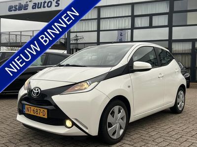 tweedehands Toyota Aygo 1.0 VVT-i 5-Deurs X-play Navigatie Airconditioning Achteruitrijcamera Bluetooth Led Elek. Ramen + Spiegel CV+ Ab NL Auto