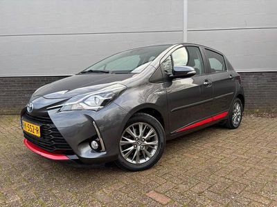 Grijs Occasion 2017 Toyota Yaris Hybrid Design Hatchback | € 13.980 (Goede deal)