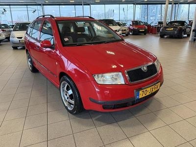 Rood Occasion 2002 Skoda Fabia Comfort Stationwagen | € 1.390 (Eerlijke prijs)