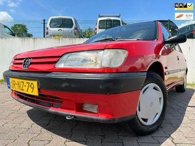 Rood Occasion 1994 Peugeot 306 | € 3.999