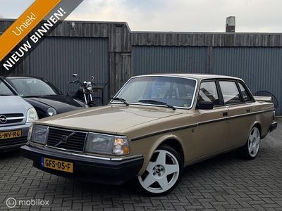Bruin Gebruikt 1983 Volvo 240 Sedan | € 4.995