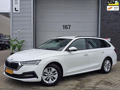 Wit Occasion 2021 Skoda Octavia Business Line Stationwagen | € 14.999 (Goede deal)