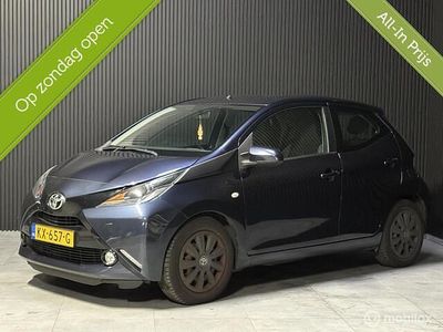 Blauw Gebruikt 2016 Toyota Aygo X-play Hatchback | € 6.299 (Eerlijke prijs)