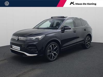 Zwart Nieuw 2025 VW Tiguan R-line SUV | € 54.940 (Goede deal)