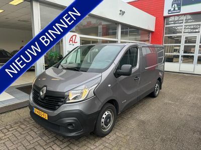 tweedehands Renault Trafic 1.6 dCi T29 L1H1 Luxe Energy | 1e eigenaar | 3-zitplaatsen | Cruise control | Airco | Zijschuifdeur rechts | Achteruitrijcamera | CAMERA