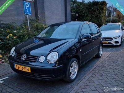 Zwart Gebruikt 2002 VW Polo Highline Hatchback | € 1.999 (Eerlijke prijs)