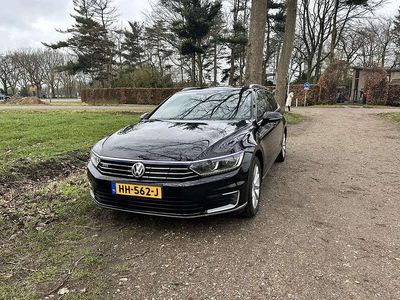 Zwart Occasion 2015 VW Passat Highline Stationwagen | € 9.890 (Eerlijke prijs)