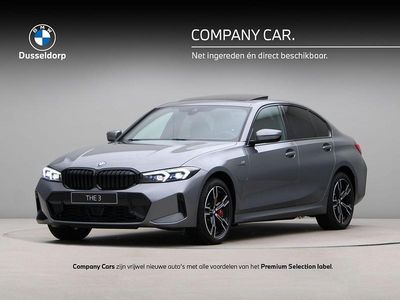 Blauw, metallic lak Gebruikt 2025 BMW 330e M Sport Sedan | € 56.950 (Eerlijke prijs)
