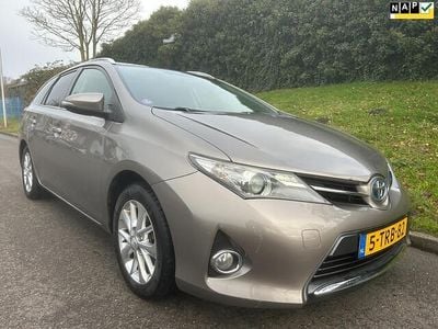 Bruin Gebruikt 2014 Toyota Auris Touring Sports Stationwagen | € 7.950 (Goede deal)