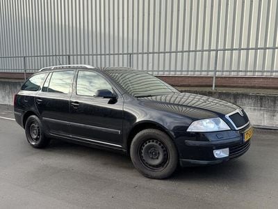 Zwart (metallic) Occasion 2008 Skoda Octavia Elegance Stationwagen | € 1.550 (Eerlijke prijs)